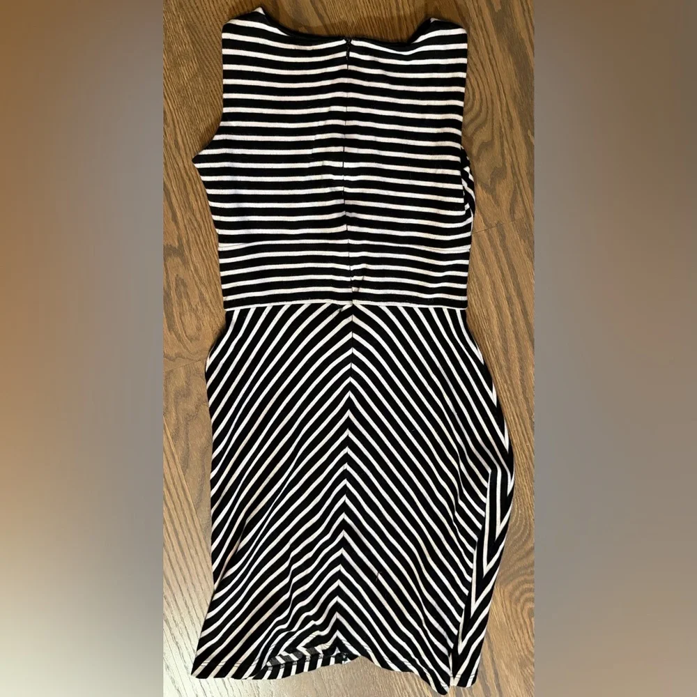 White House Black Market Black and White Chevron Dress - Picture 2 of 5